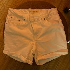 LEVI’S mid length shorts